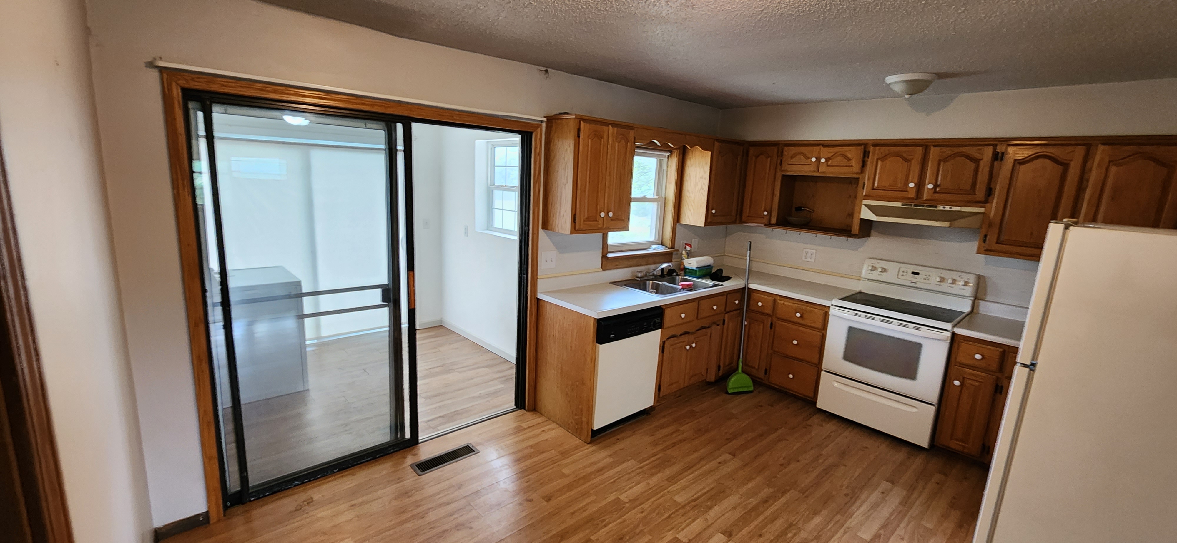 824 SW 600 Rd Knob noster house 2.jpg